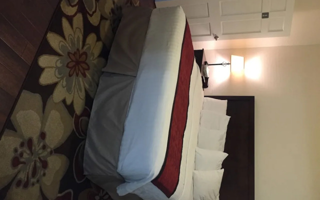 Nader's Motel & Suites