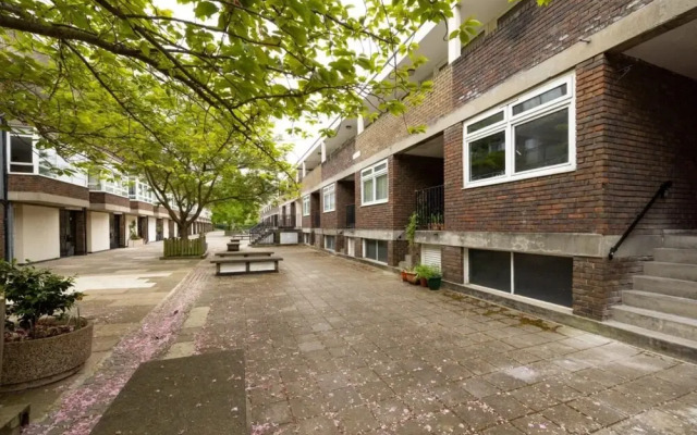 The Broxwood Way Escape - Elegant 1Bdr Apartment With Terrace