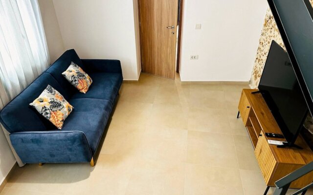 Roussos Place - Next To Splantzia Square - 2bd 2ba