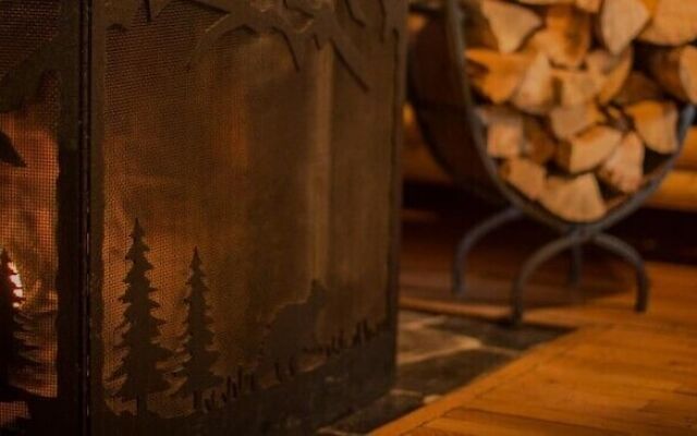 Storm Mountain Lodge Cabins & Dining