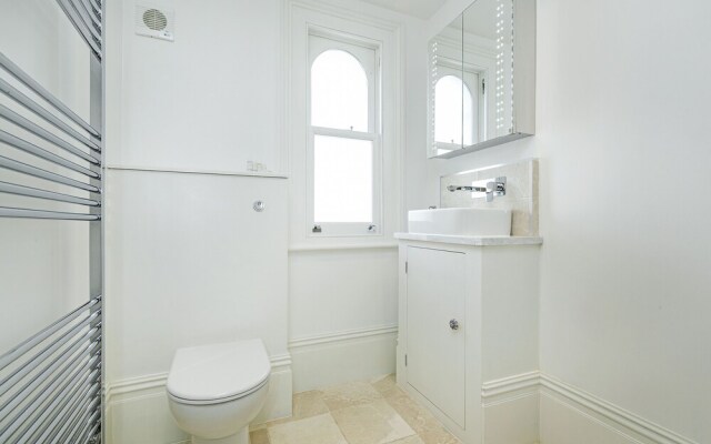 Top Floor Flat - Mimosa Street