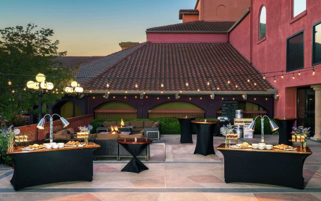 DoubleTree by Hilton Sonoma - Wine Country