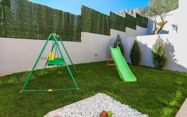 Stunning Home in Kucine With Wifi and 4 Bedrooms