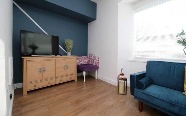 4 Bed Flat - Sleeps 4 - Parking - Wifi
