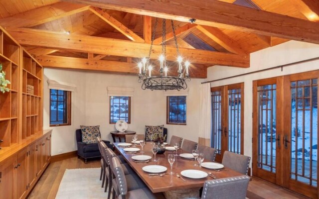 Slopeside Villa by Exceptional Stays