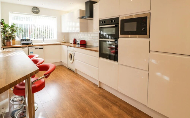 Top Of The Lane Luxury Holiday Apartment