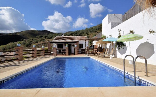 Cozy Cottage in El Borge With Private Pool