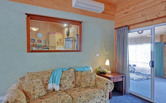 Stony Rise Cottage B&B – Guest Rooms – West Kentish