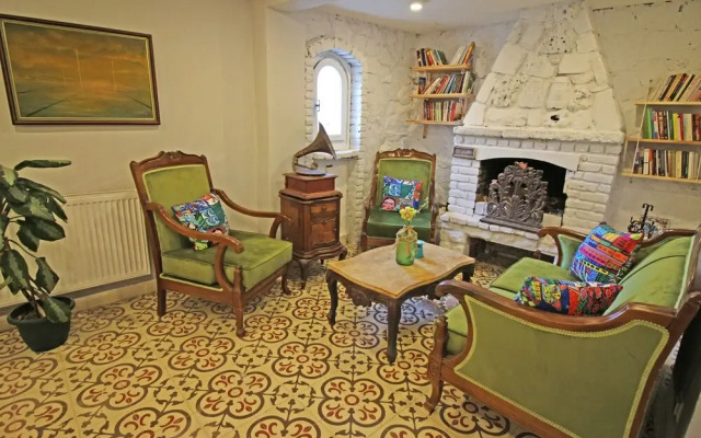 Eflatun Guest House