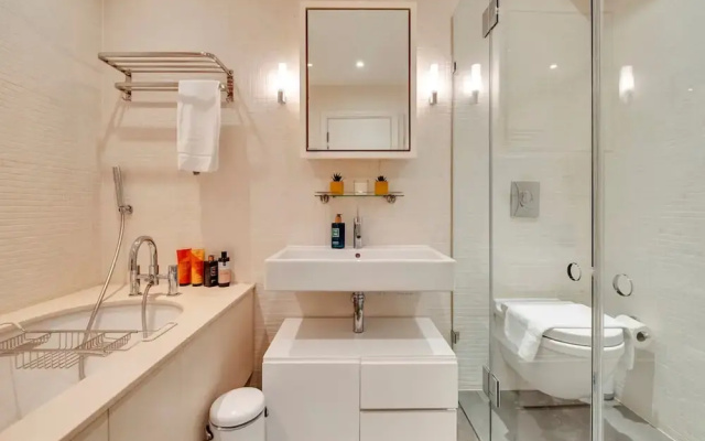 Luxe 4-bed Mews Home - 10 min to Harrods