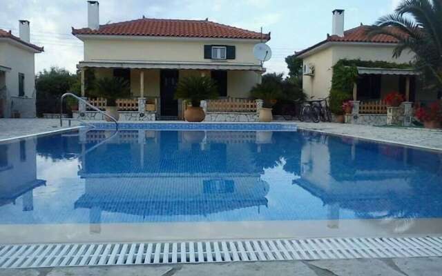 Foufas Houses