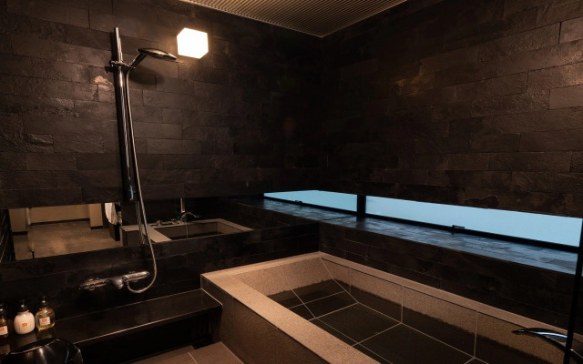 Tsumugi Tojihigashimonmae