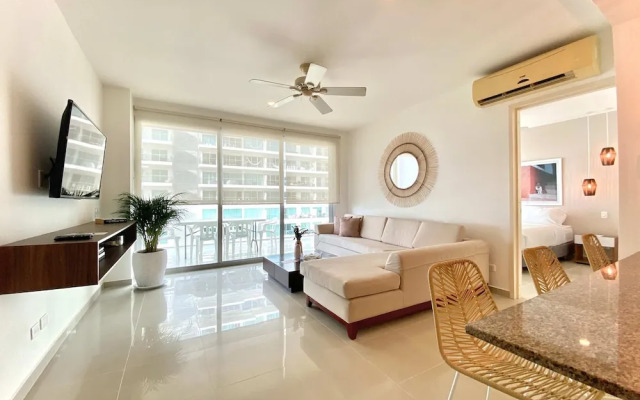 w Impeccable 2BR w Charming Balcony in CTG