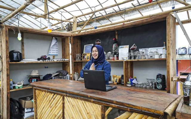 OYO Homes 90914 Eco Tourism Desa Cipada Bukit Senyum Homestay Syariah