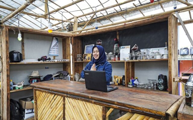 OYO Homes 90914 Eco Tourism Desa Cipada Bukit Senyum Homestay Syariah