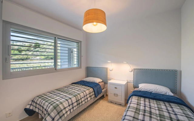 Unique 2 bedroom unit with pool near beach