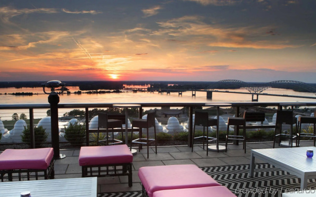 Hu. Hotel