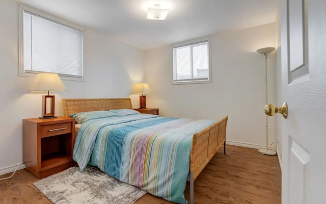 Comfortable Whitby 2 Bedroom Lower Suite