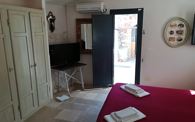 Beautiful Masseria Inside the Country and Near the sea