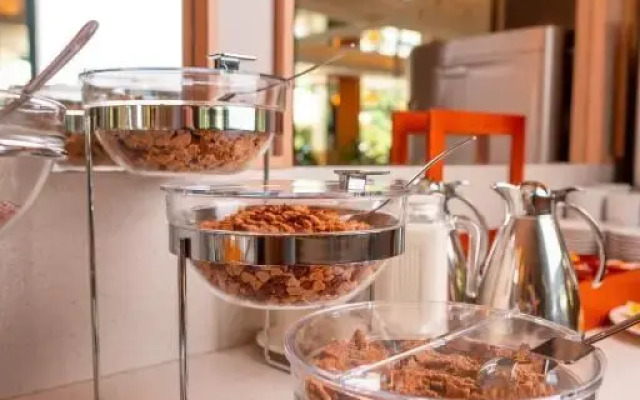 Garden City Hotel & Resort