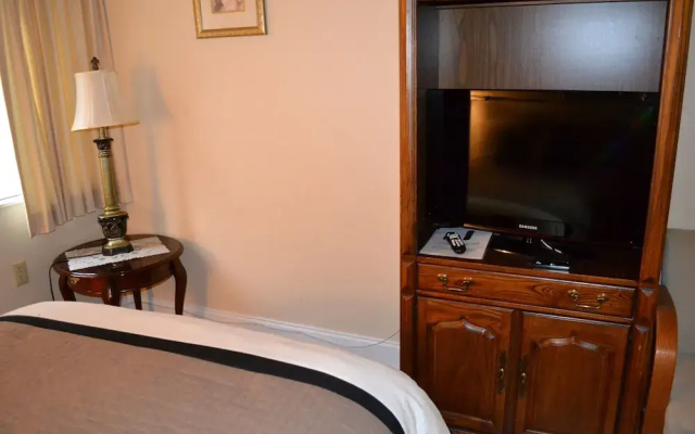 City View 411 3BD Condo with Fireplace by RedAwning