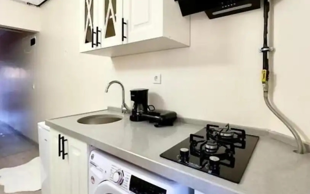 Taksi̇m Whi̇te Sui̇t