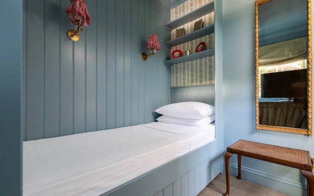 Westbourne Park Road Xvii by Onefinestay