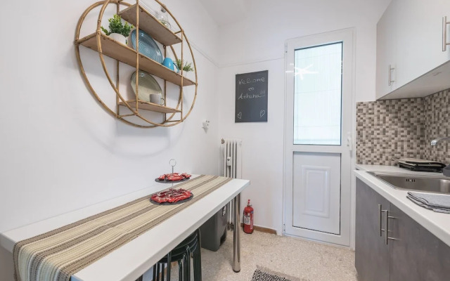 Live As A Greek in Athena