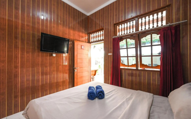 OYO 4003 Ceria Guesthouse SeminyakNearSeminyak Beach