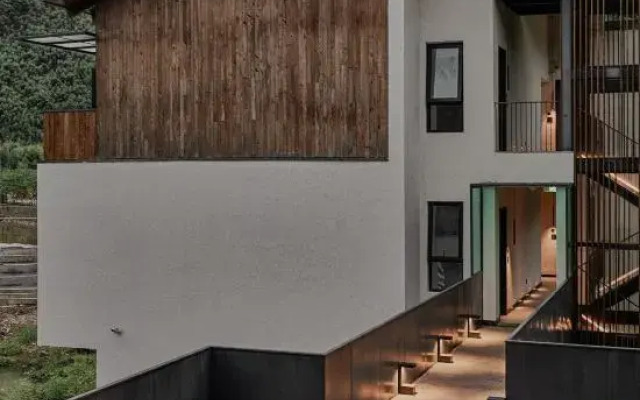 Tingjian Mount Mogan luxury design hostel