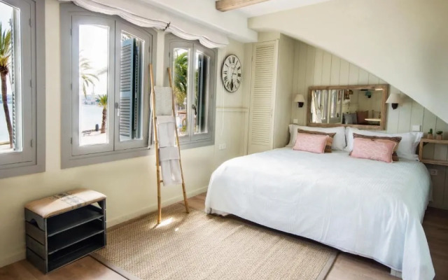 The Beach House - Studios & Suites