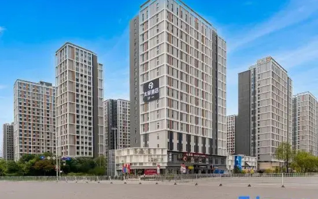 Taifei Hotel (North America N1 Longxing Street Subway Station)
