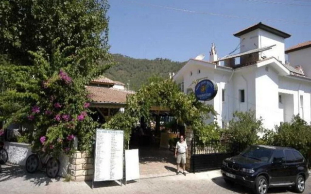 Kurt Apartments