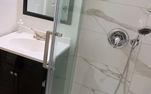Nice rooms with private bath in Mid Town Toronto