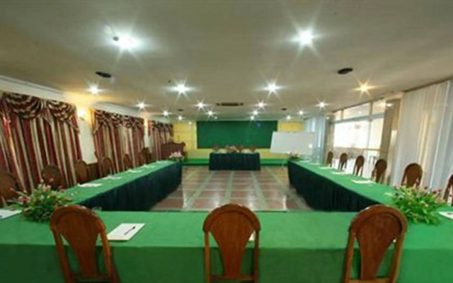 Lucky Star Hotel