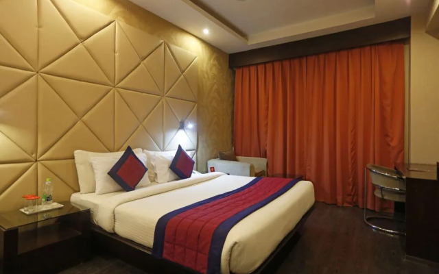 OYO 10968 Hotel Almati 1