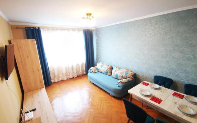 2 rooms Airy & Bright Colors