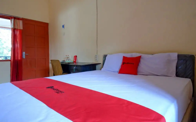 RedDoorz Syariah near Alun Alun Purwokerto