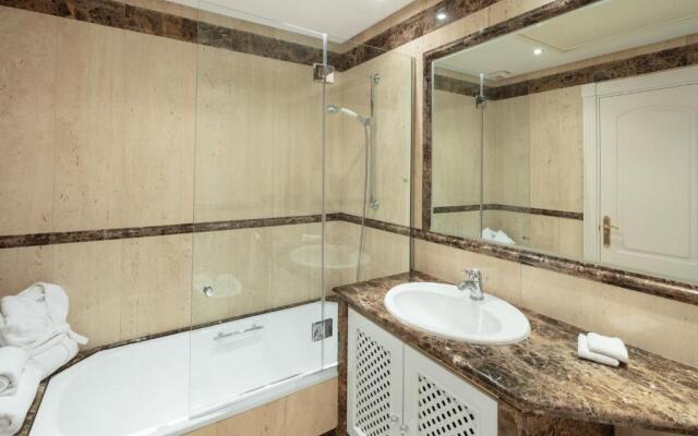 Cubo's Luxury Beach Front Duplex Puerto Banús