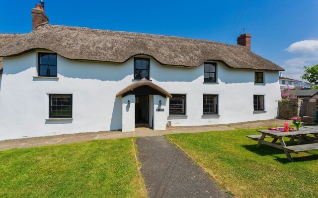 Braunton Poyers Farmhouse 6 Bedrooms