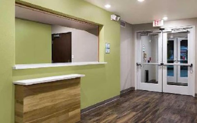 WoodSpring Suites
