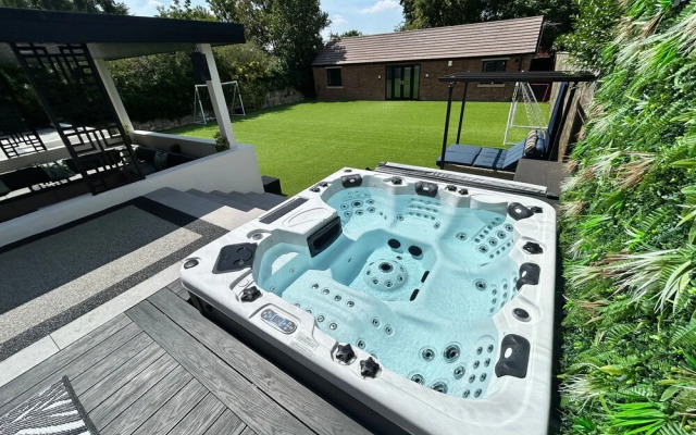 5 Bed Villa-sleeps 10-hot Tub-bar & Pool Table