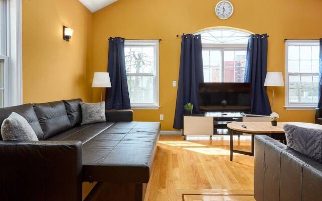 Bright, Spacious House!
