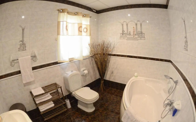 Village Corner 3 bedroom apartment with garage