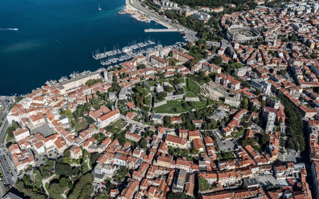 Old City Romantic Studio