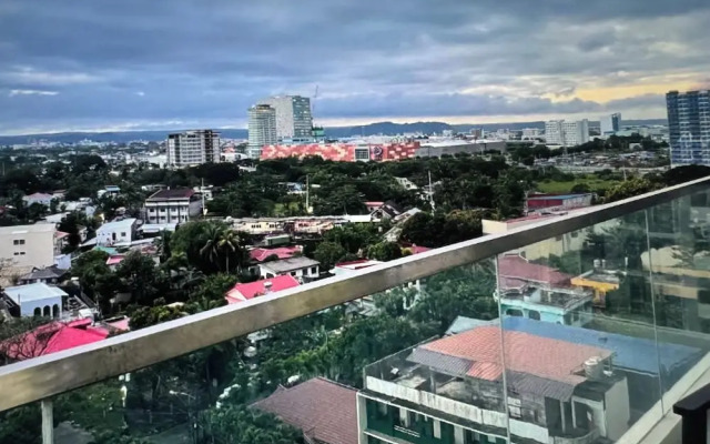 S & E condo with Panoramic view