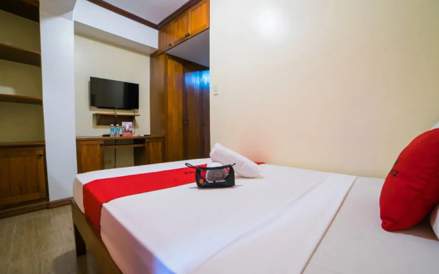 RedDoorz @ Moonwalk Paranaque