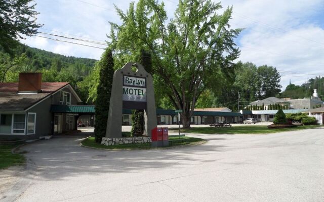 Ray Lyn Motel