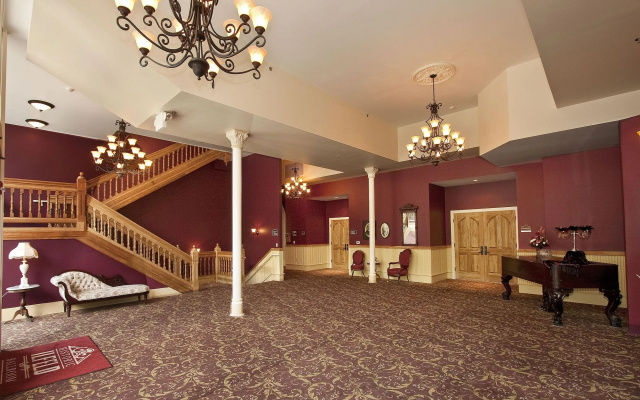 Historic Plaza Hotel