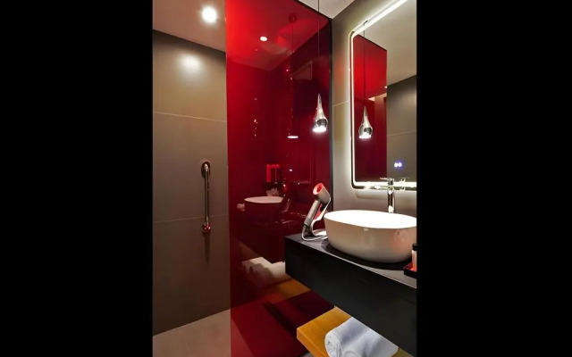 Отель Radisson Red Shanghai Wujiaochang